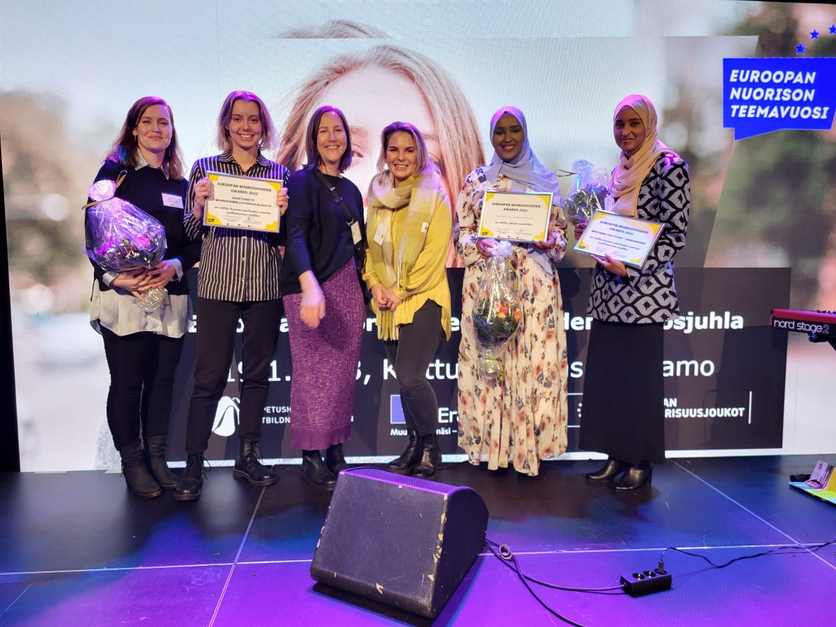 Första plats i Europaåret för ungdomar Awards – Finlands bästa engagerare-tävlingen delades mellan Mentoring for future-projektet (Ungdomsprojekt) och Nuortennetti (Mannerheims Barnskyddsförbund)