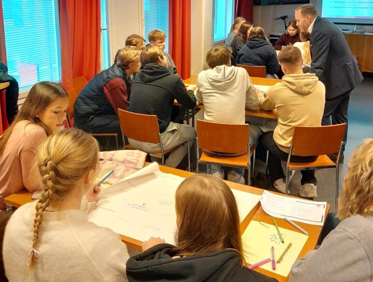 Kummiluokat tuovat nuorten viestejä ministerille